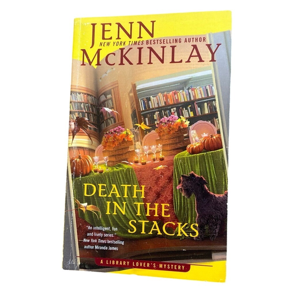 JENN McKINLAY Novel Death In The Stacks New York‎ Times Bestselling Author Guc